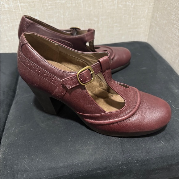 Aerosoles burgundy serfs up t strap retro heels - Picture 8 of 13